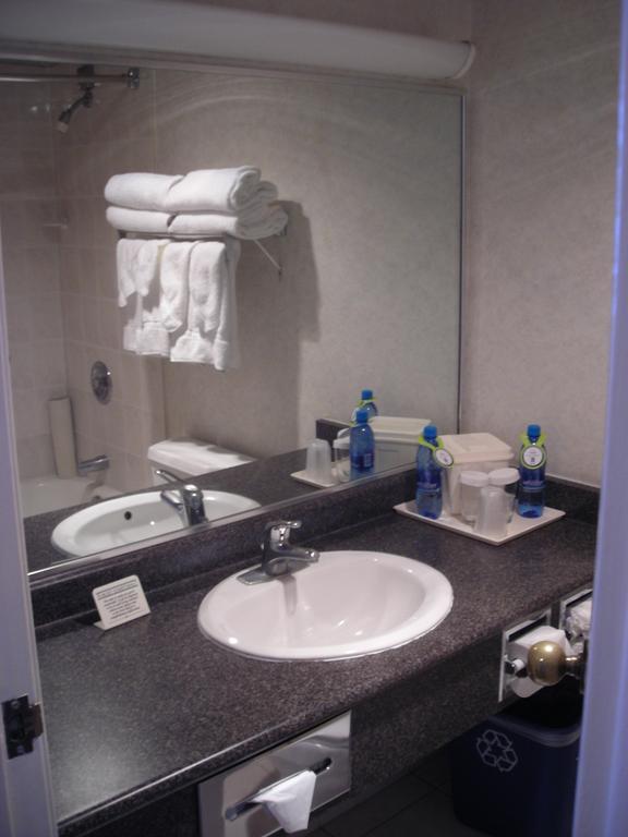 Quality Hotel Downtown-Inn At False Creek Vancouver Habitación foto